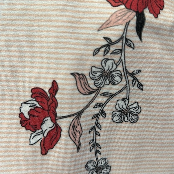 Floral Print Women's Tank Size XL 
Key hole in back 
Summer Spring Office Casual - Picture 3 of 4